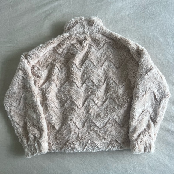 Urban Outfitters Eva Cozy Faux Fur Jacket in Cream/Blush (size S) - Picture 5 of 8